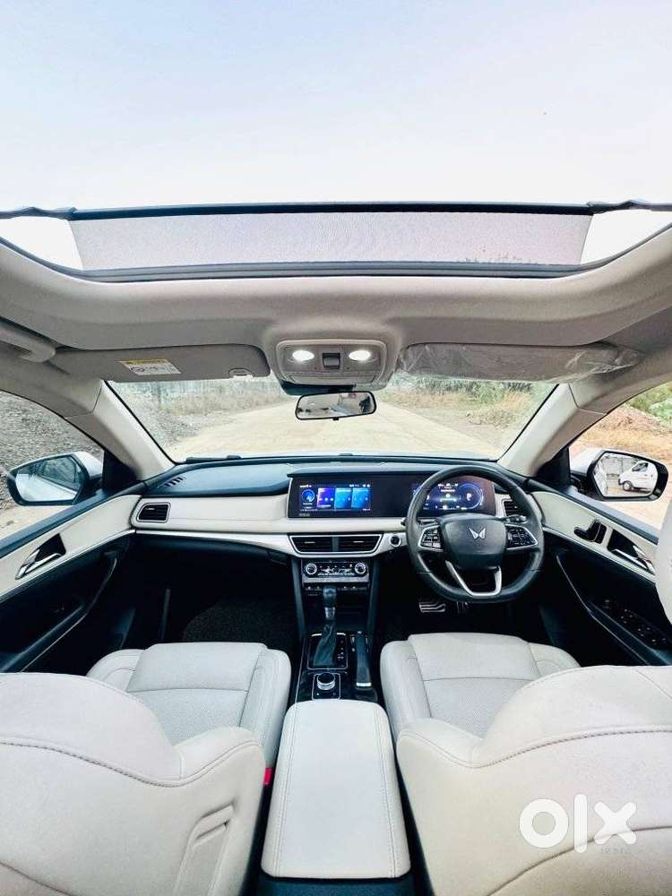 Mahindra Xuv700 2.0 Ax 7 Petrol At Str, 2022, Petrol