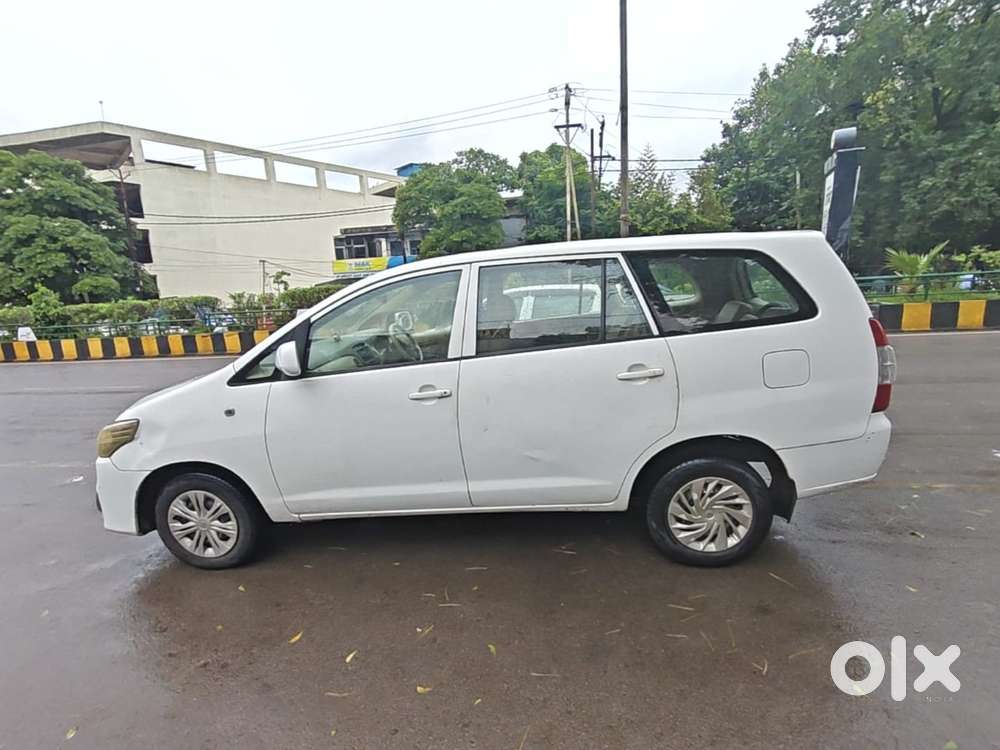 Toyota Innova 2.5 V Diesel 8-seater, 2006, Diesel
