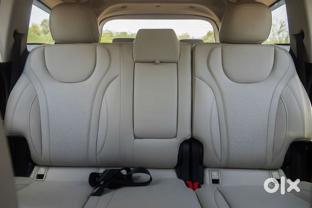 Mahindra Xuv700 2.0 Ax 7 Petrol At Luxury Pack Str, 2024, Petrol