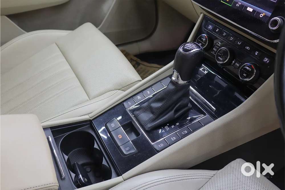 Skoda Superb 2.0 L&k Tsi At, 2022, Petrol