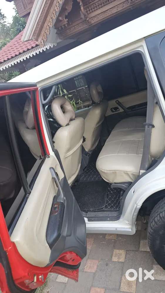Mitsubishi Pajero ,clean Engine Room With No Accident History