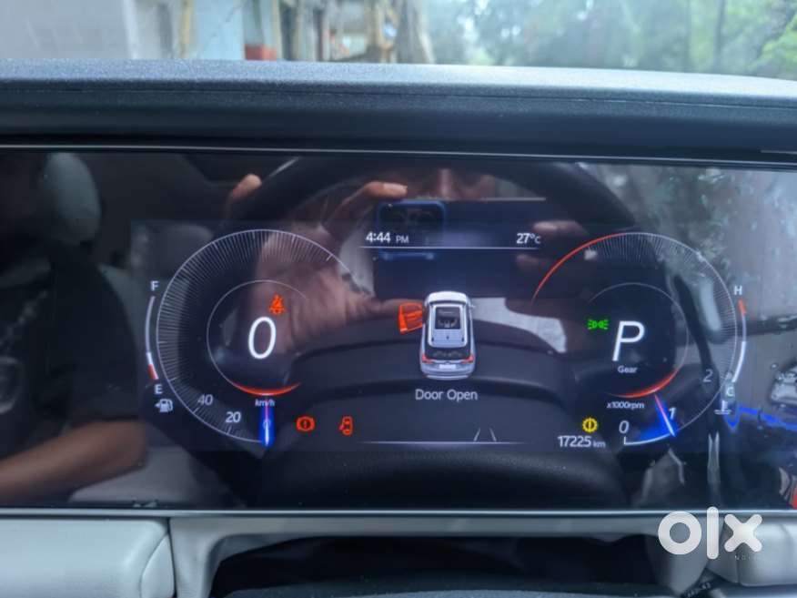 Mahindra Xuv700 2.0 Ax 7 Petrol At Str, 2022, Petrol