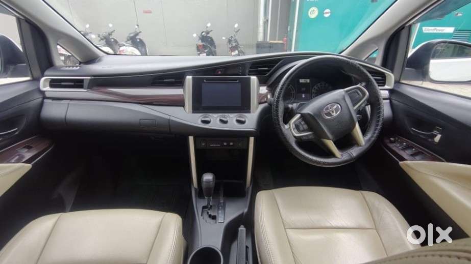 Toyota Innova Crysta 2.8 Gx At, 2018