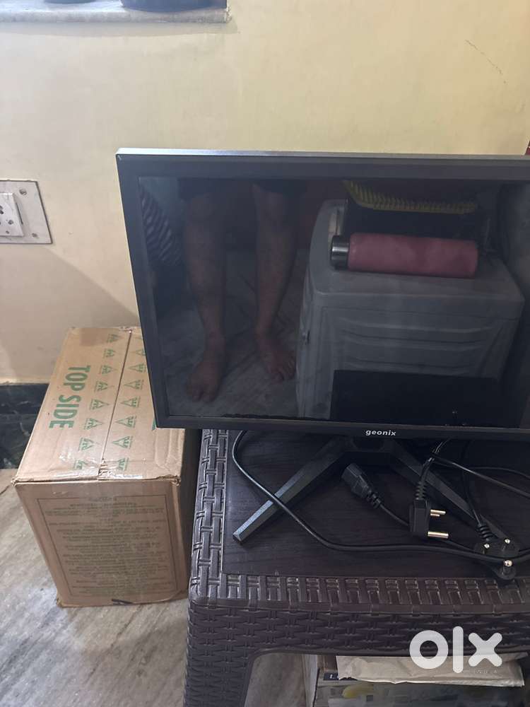 Geonix PC Monitor with complete CPU, keyboard and mouse setup