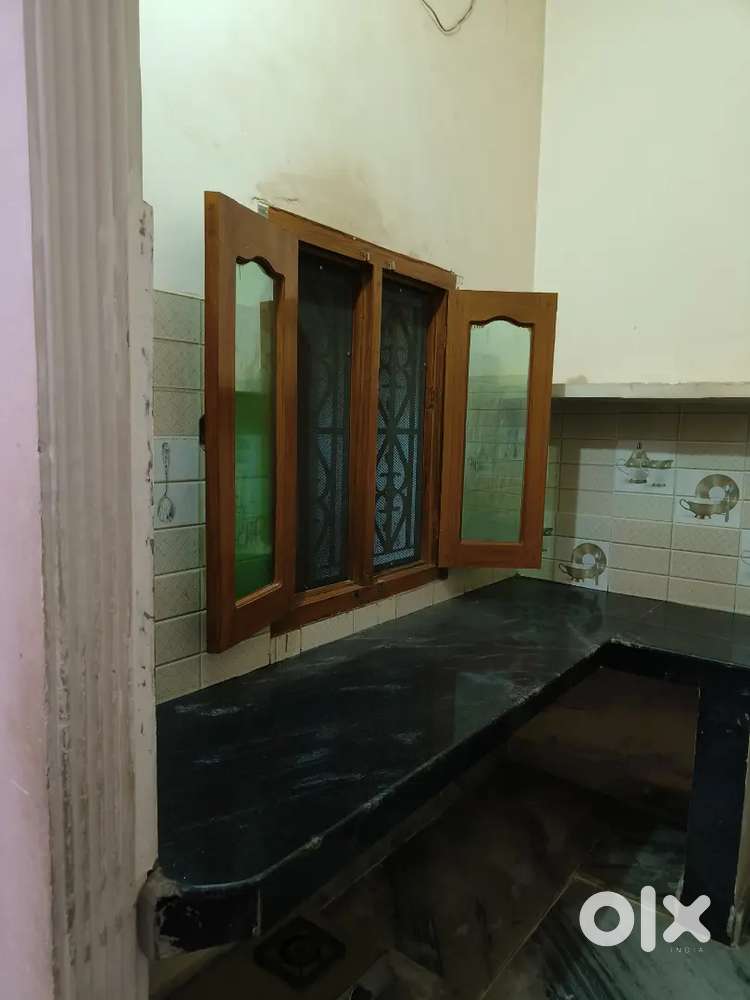 1 room set available for rent with separate kitchen and washroom