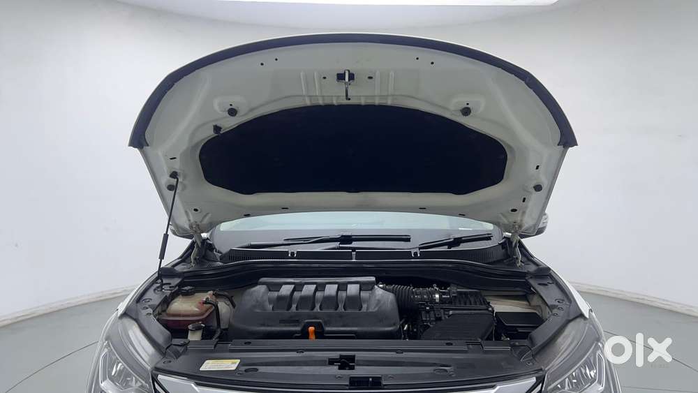 Mahindra Xuv700 2.0 Ax 5 Petrol Mt 7 Str, 2022, Petrol
