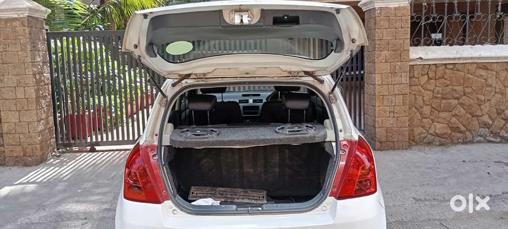 Maruti Suzuki Swift Vxi 1.2 Abs Bs-iv, 2011, Petrol
