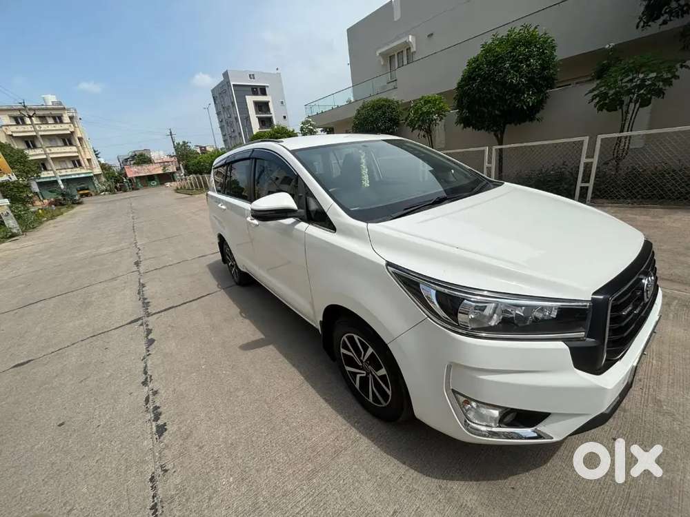 Toyota Innova Crysta Vx 2018 Pearl Whitetaxi Board