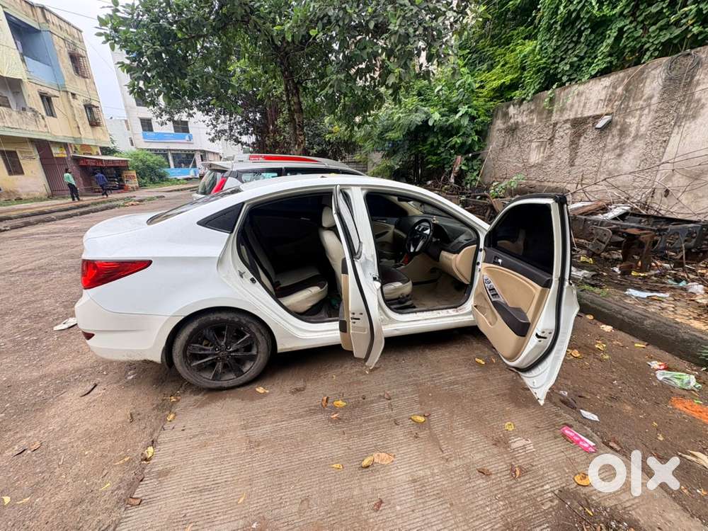 2012 Hyundai Verna At
