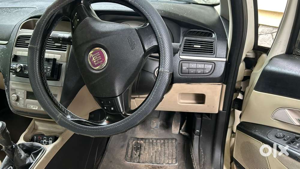 Fiat Linea Emotion 2009 Car