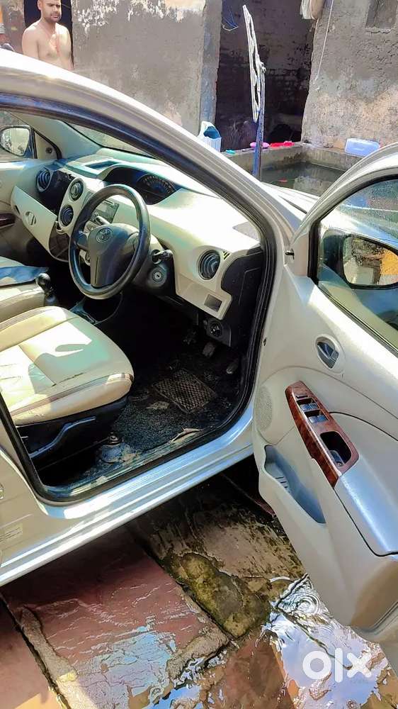 Toyota Etios Cross 2013 Petrol