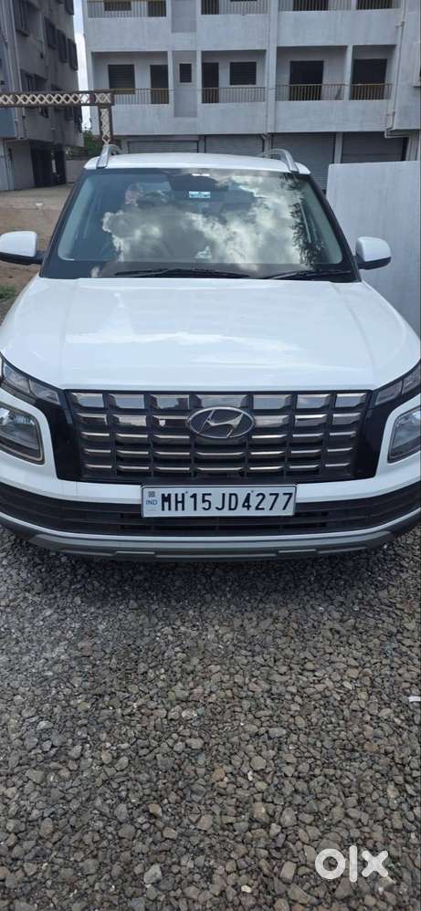 Hyundai Venue 2023 Petrol Well Maintained