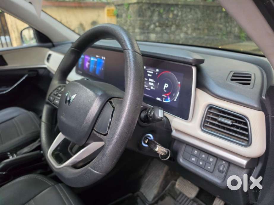Mahindra Xuv700 2.2 Ax 5 Diesel At Str, 2022, Diesel