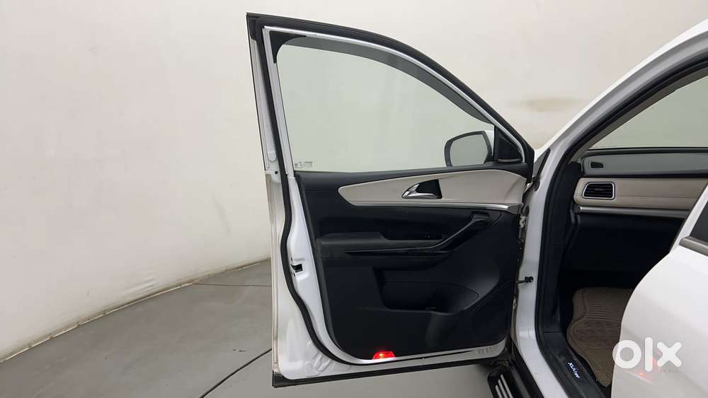 Mahindra Xuv700 2.2 Ax 7 Diesel At Luxury Pack Str, 2022, Diesel