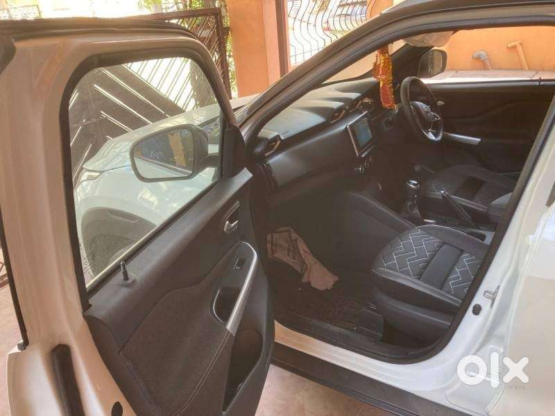 Nissan Magnite 1.0 Xv Premium, 2023, Petrol