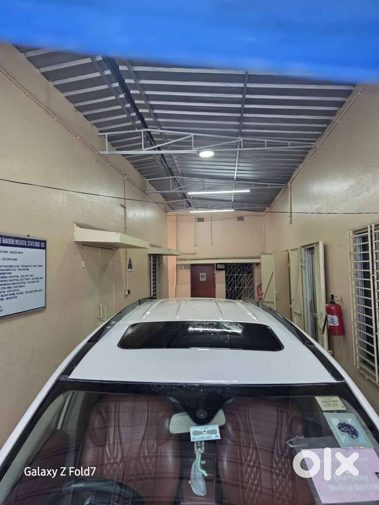 Mahindra Xuv W10