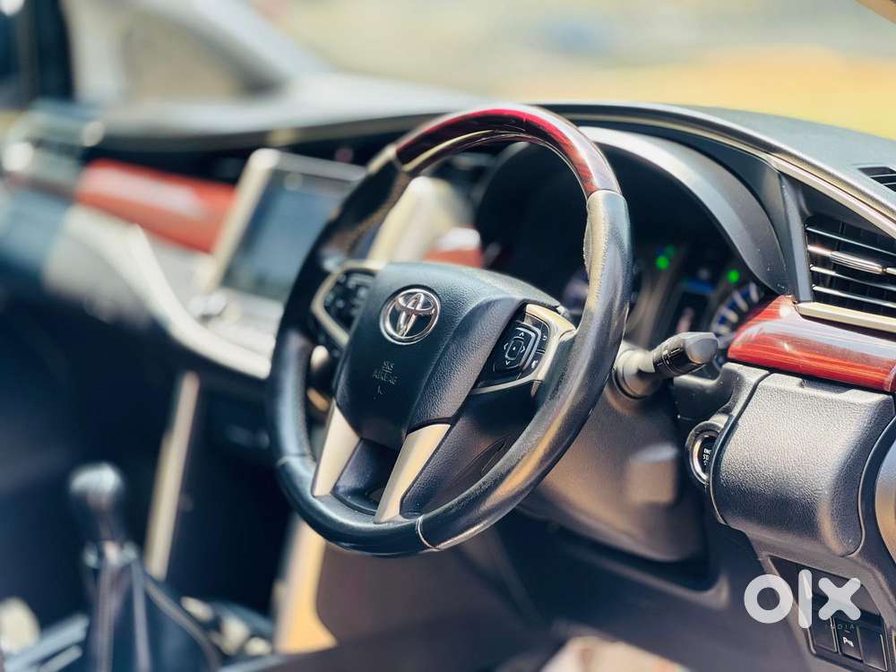 Toyota Innova Crysta 2.4 V 8 Str, 2017, Diesel