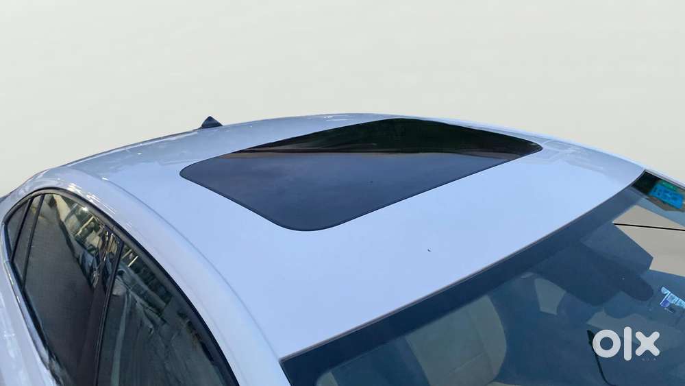 Skoda Slavia Style 1.0l Tsi Mt, 2023, Petrol