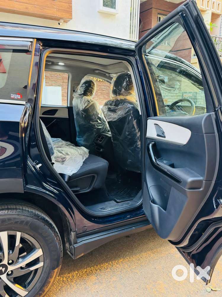 Mahindra Xuv700 2.2 Ax 5 Diesel At 7 Str, 2025, Diesel