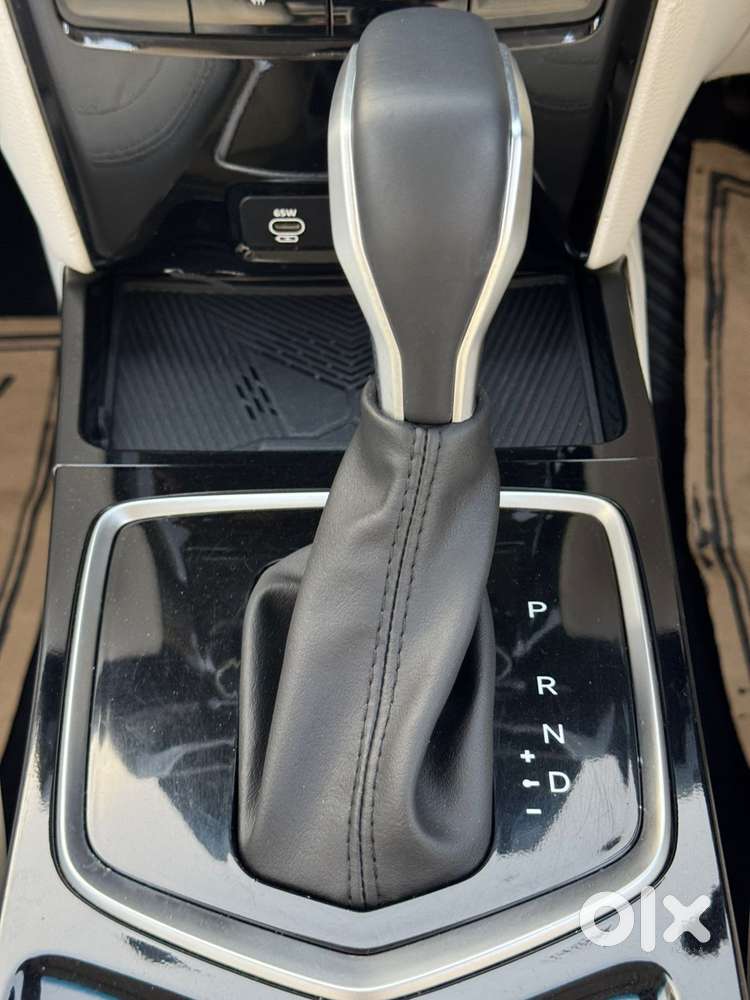 Mahindra Xuv 3xo Ax7l 1.2 Petrol At (pg), 2024, Petrol