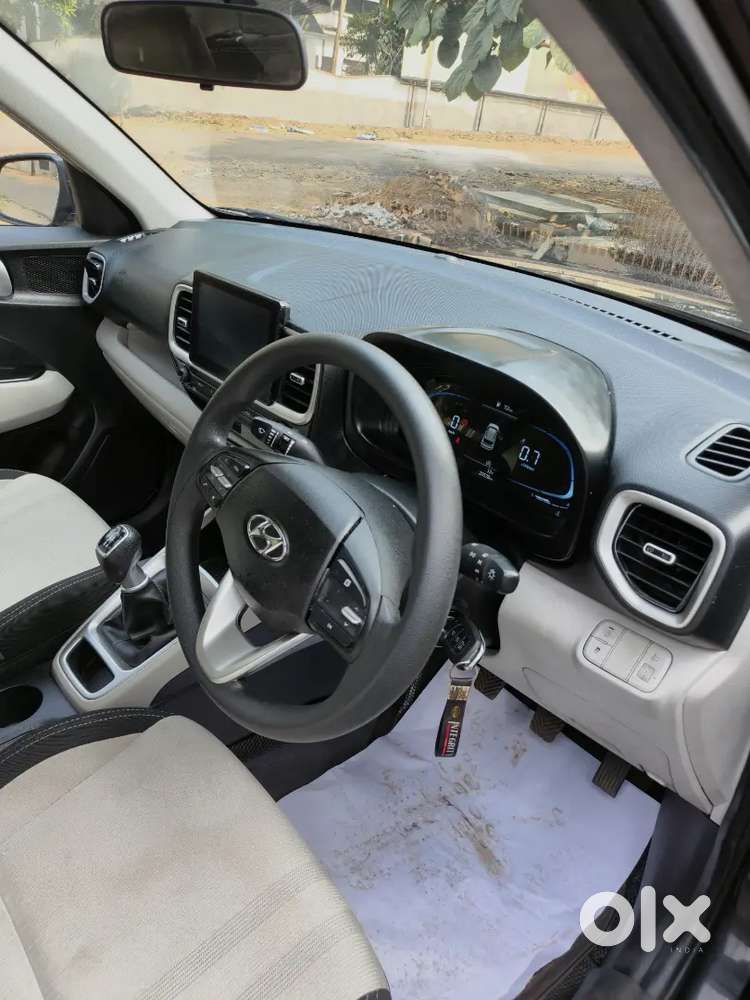 Hyundai Venue 2023 Diesel 20000 Km Driven