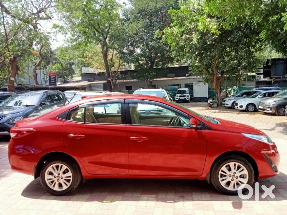 Toyota Yaris V Cvt, 2018, Petrol