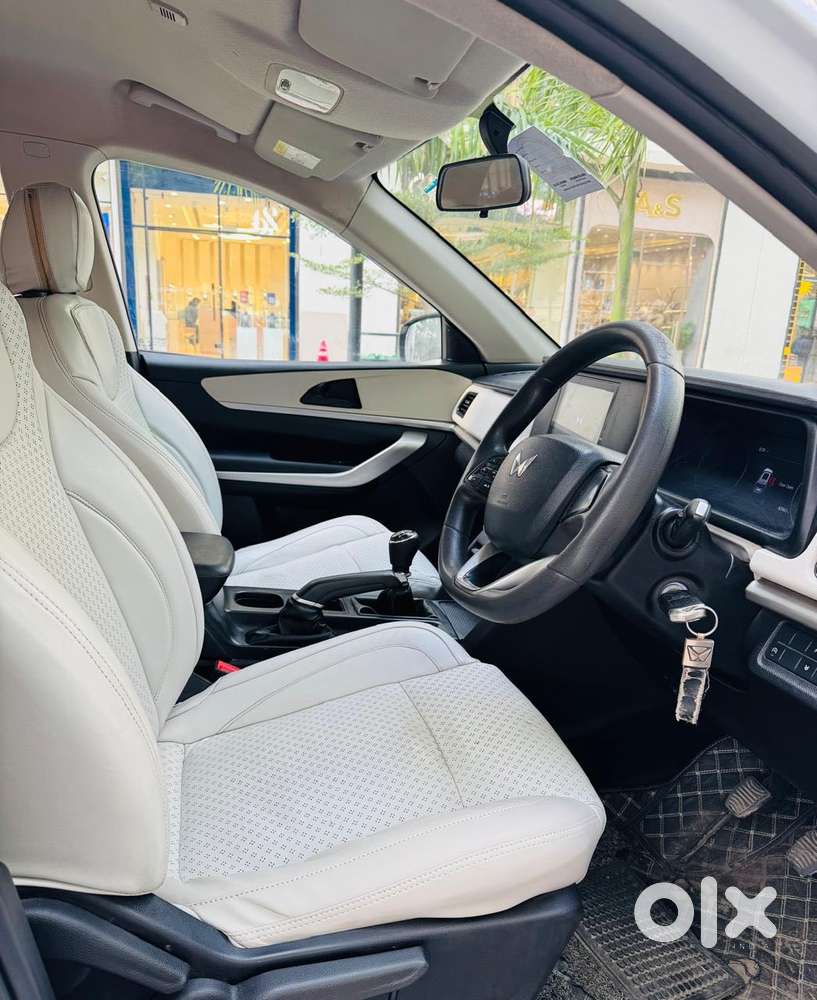 Mahindra Xuv700 2.2 Mx Diesel Mt 5 Str, 2023, Diesel