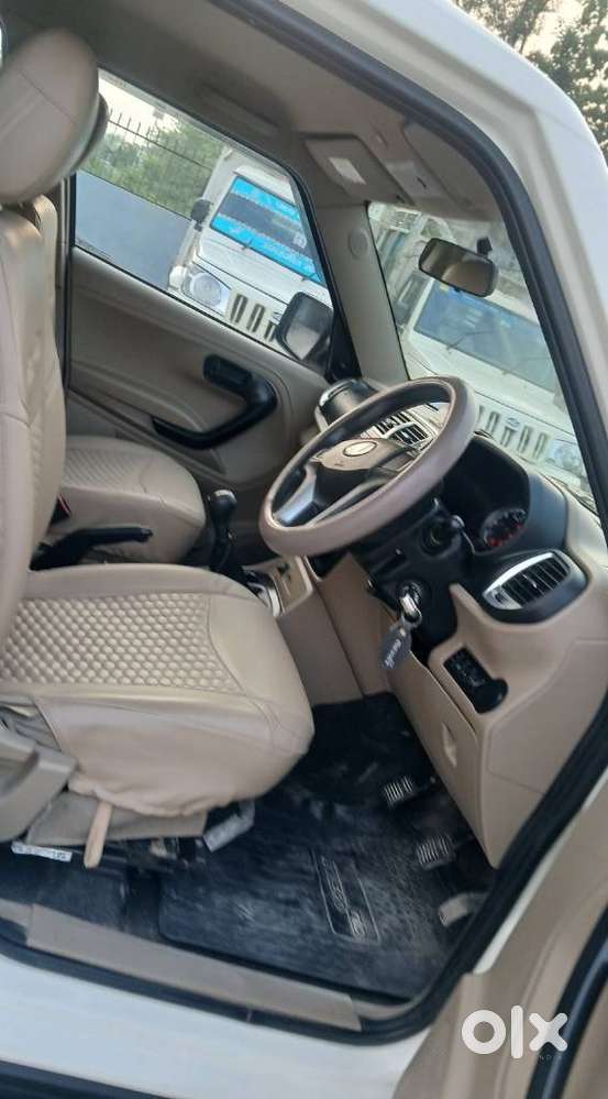 Mahindra Bolero Neo N8, 2021