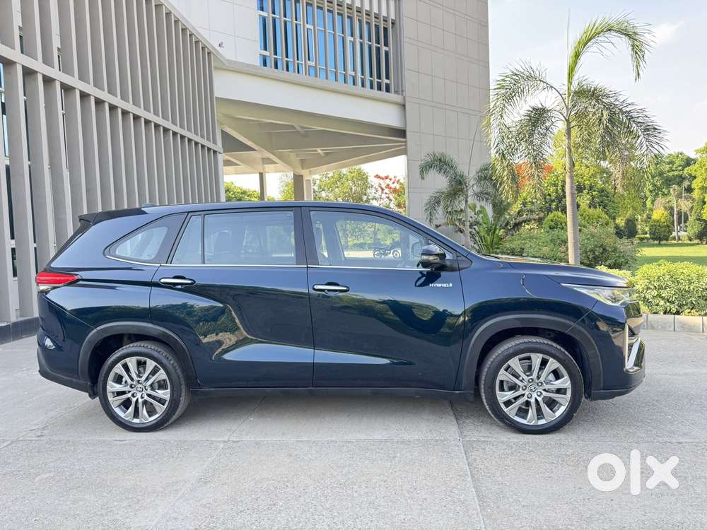 Toyota Innova Hycross 2.0 Zx (o) Hybrid 7 Str, 2024, Petrol