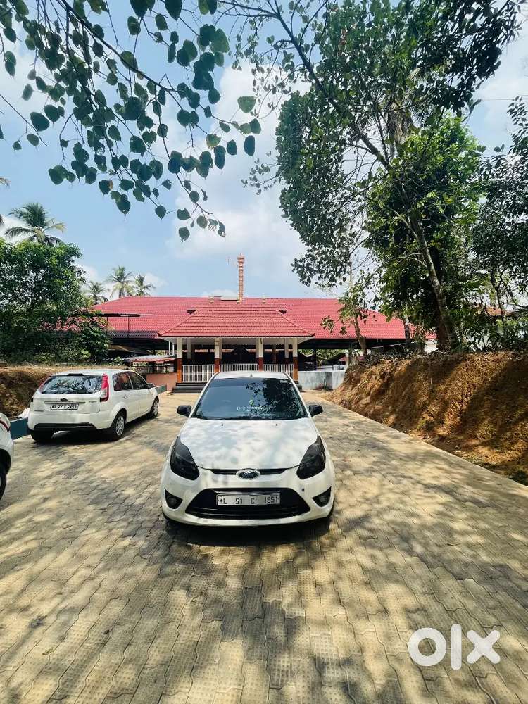 Ford Figo 2013 Petrol 137000 Km Driven