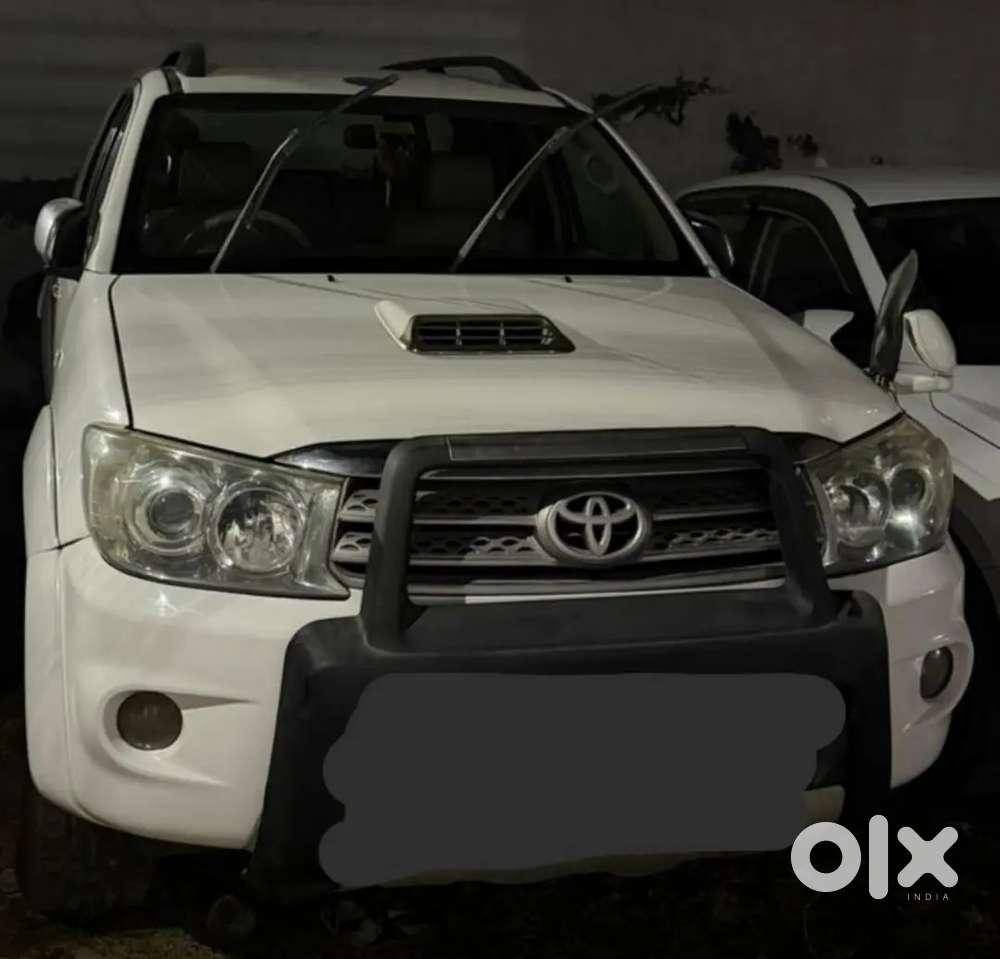 Toyota Fortuner 2011 4*4 Mt