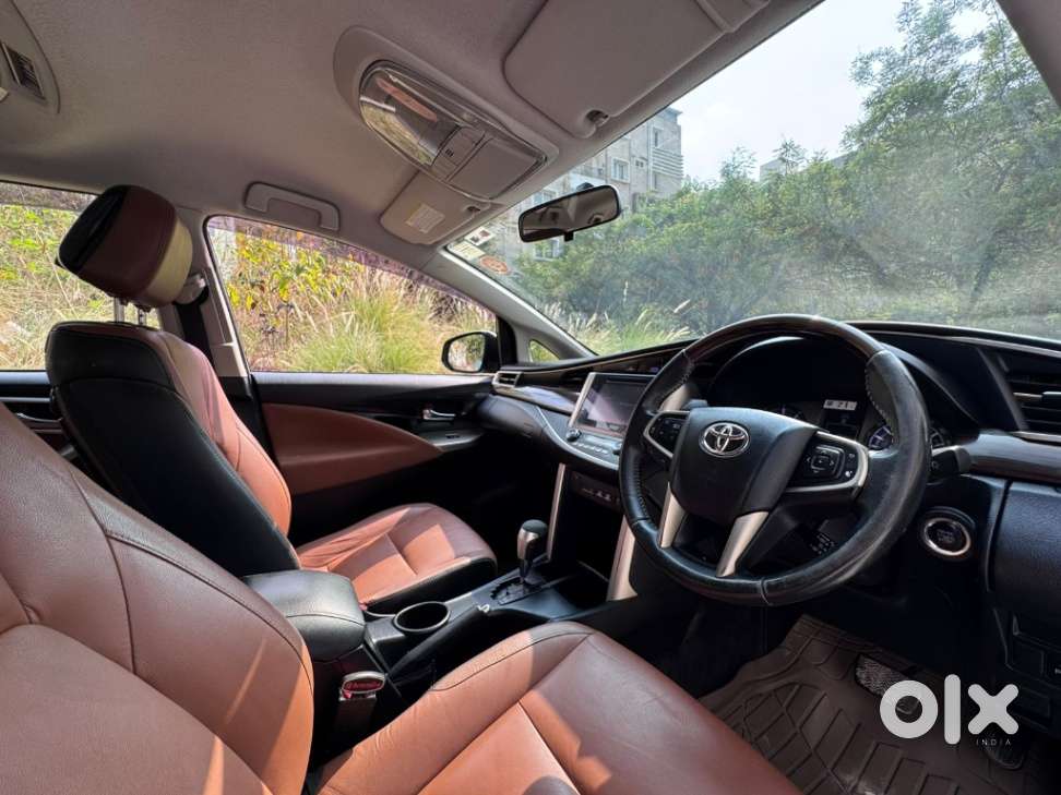 Toyota Innova Crysta 2.8z Automatic, 2016, Diesel