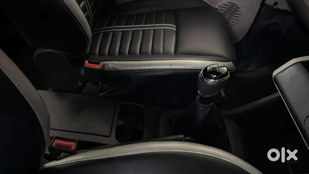 Renault Triber Rxt, 2023, Petrol