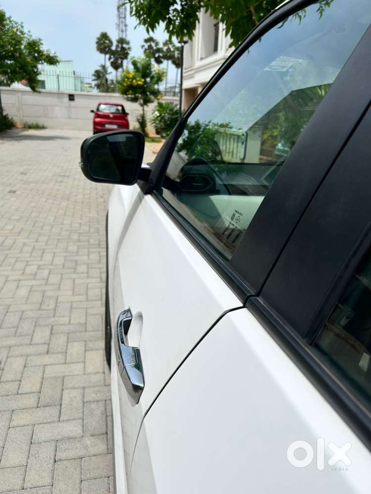 Nissan Magnite Xv Petrol 2021 - Impeccably Maintained