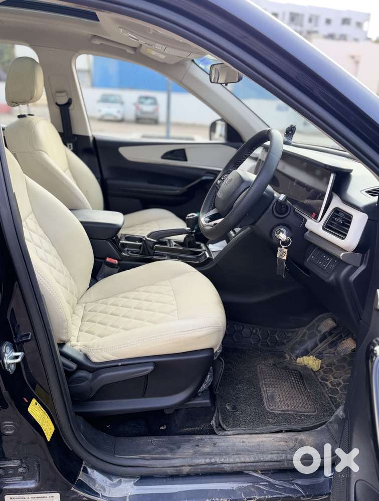 Mahindra Xuv700 2.0 Ax 5 Petrol At Str, 2022, Petrol