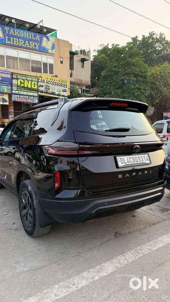 Tata Safari Pure Plus S Dark Editon 28 Dec 2024