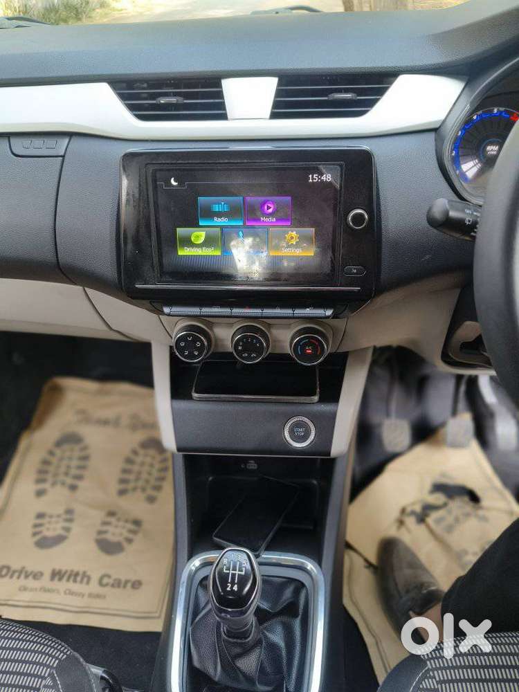 Renault Triber Rxz, 2023, Petrol