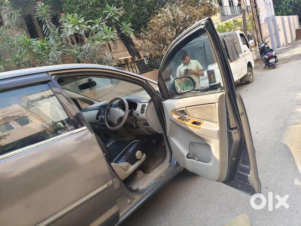 Toyota Innova 2012   Vip1234