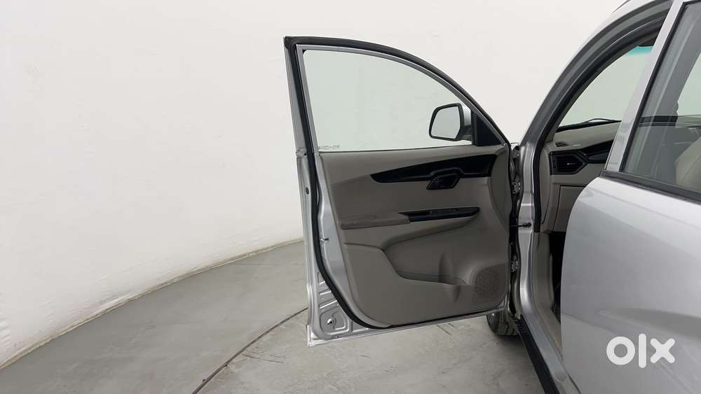 Mahindra Kuv 100 2016-2017 Mfalcon G80 K8, 2016, Petrol