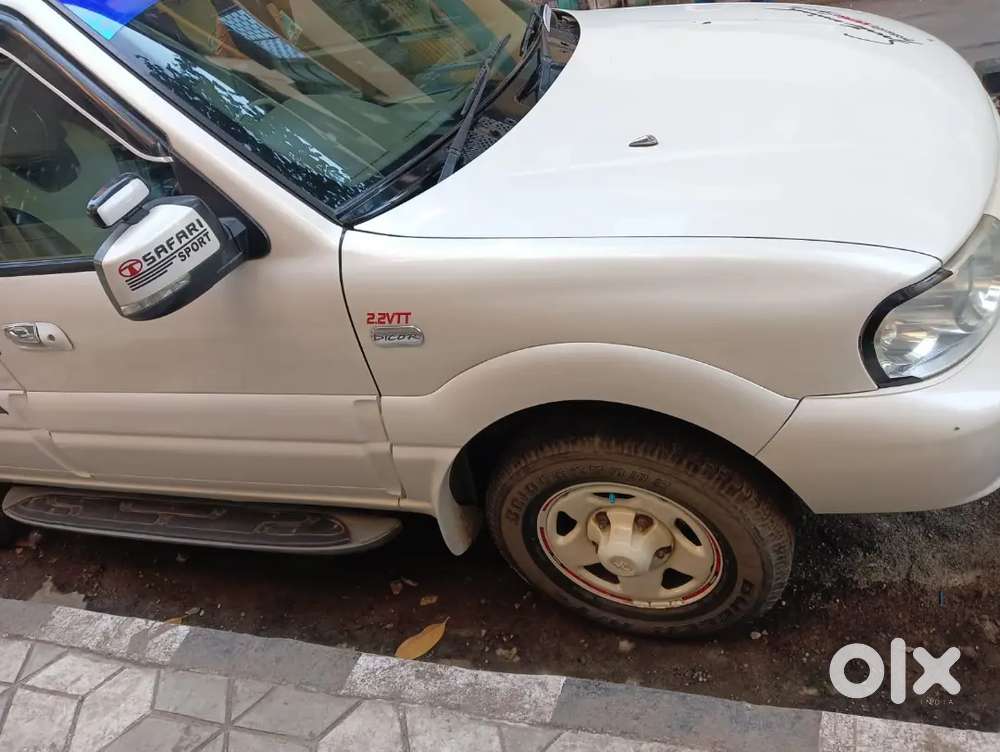 Tata Safari Dicor 2011