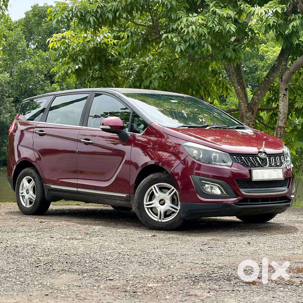 Mahindra Marazzo M6, 2018, Petrol