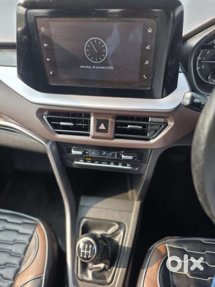 Maruti Suzuki Brezza 1.5 Zxi Smart Hybrid, 2022, Petrol