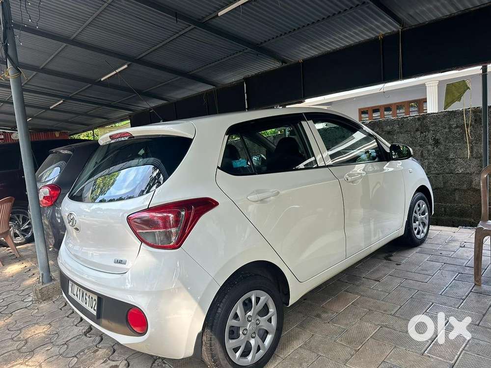 Hyundai Grand I10 2017 Petrol 14000 Km Driven