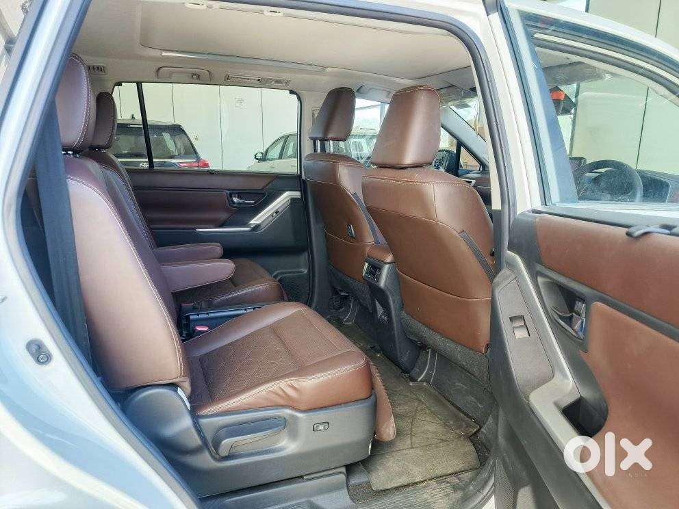 Toyota Innova Hycross 2.0 Zx Hybrid 7 Str, 2025, Petrol