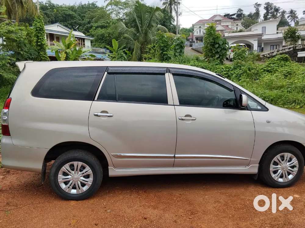 Toyota Innova 2015 Diesel 98500 Km Driven,original Kerala
