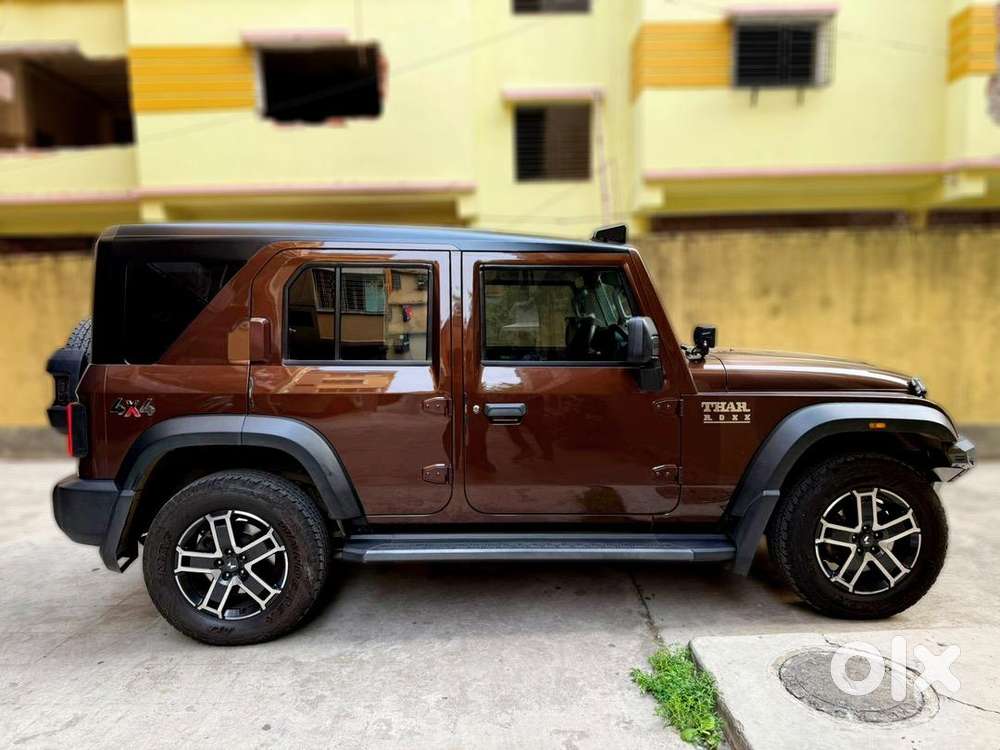 Mahindra Thar Roxx Diesel Automatic ₹5l Accesories Showroom Condition