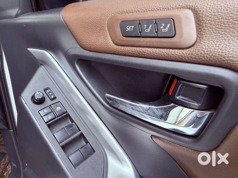 Toyota Innova Hycross 2.0 Zx Hybrid 7 Str, 2023, Petrol