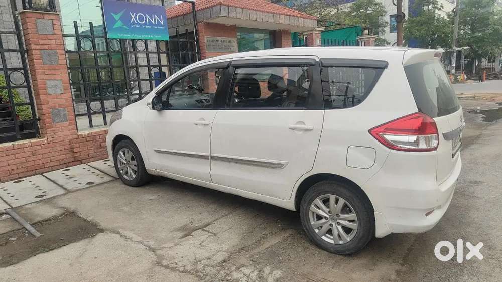 Full H.d Tuch Screen Center Lock Company Alloy 60% Tyreleather Seat