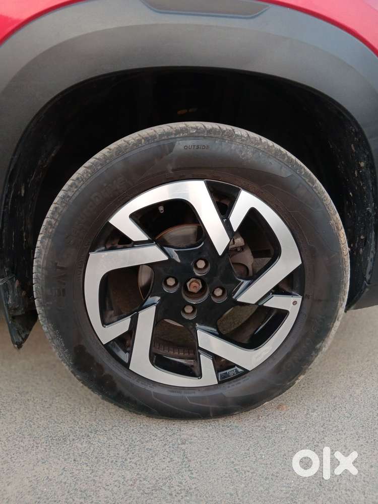 Nissan Magnite 1.0 Xv Premium, 2022, Petrol