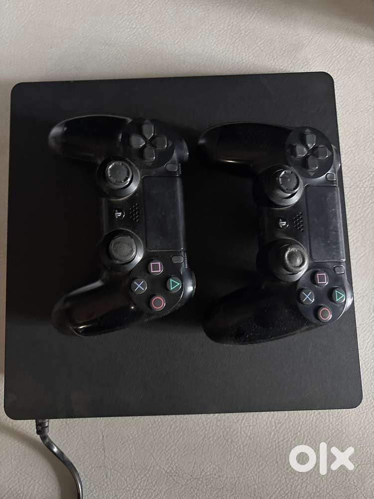 Ps4 + 2 controllers